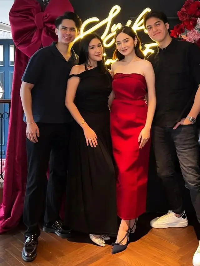 Selebritis Tampil dengan Dresscode Hitam saat Pesta Ulang Tahun Intimate Syifa Hadju ke-25.