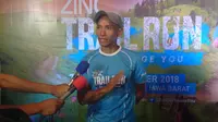 Pelari Indonesia, Fandi Ahmad, mengimbau kepada masyarakat untuk menjaga kesehatan, asupan nutrisi, dan berlatih dengan giat untuk bisa sukses mengikuti lomba Zinc Trail Run 2018 (Bola.com/Muhammad Ivan Rida).