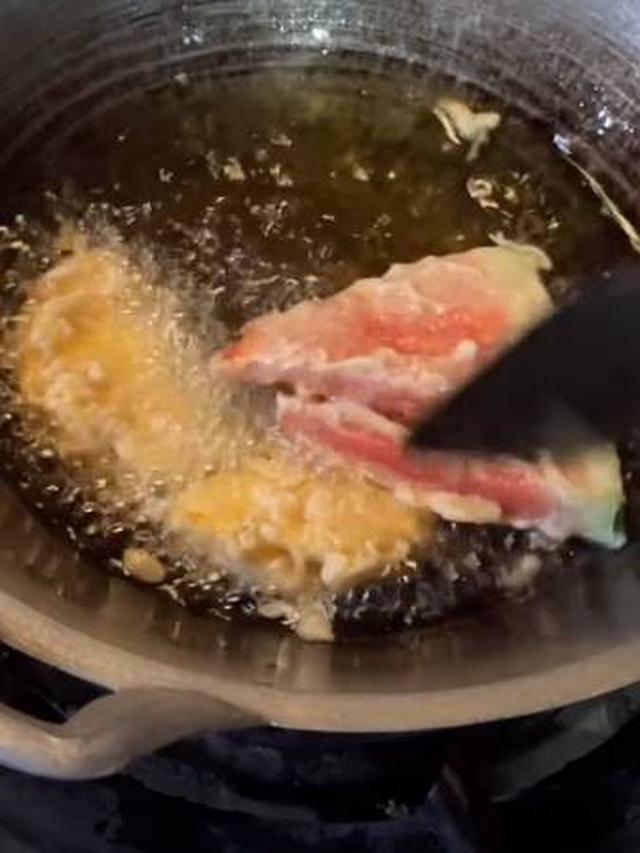 8 Potret Nyeleneh Orang Masak Buah, Ada Rambutan Goreng