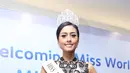 Ketika menghadiri acara konferensi pers, Maria terlihat elegan dengan gaun putih bercorak hitam menambah daya tariknya sebagai pemenang Miss Indonesia 2015.  ( Andie Masela/Bintang.com)