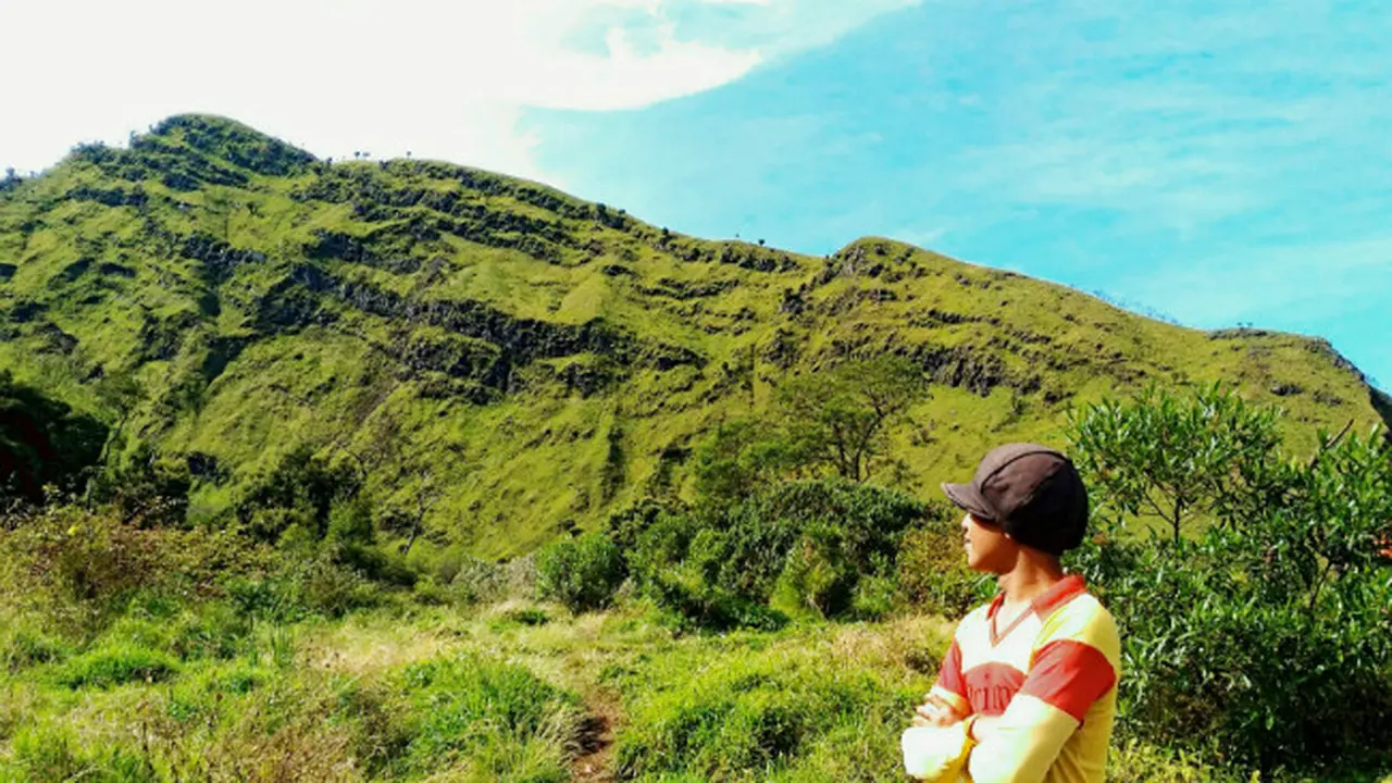 Perjumpaan dengan Dimensi Lain di Balik Gunung