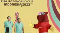 Menpora RI, Zainudin Amali dan Ketua PSSI, Mochamad Iriawan saat launching maskot Piala Dunia U-20 2023 di Bundaran HI, Jakarta, Minggu (18/9/2022). (Bola.com/M Iqbal Ichsan)