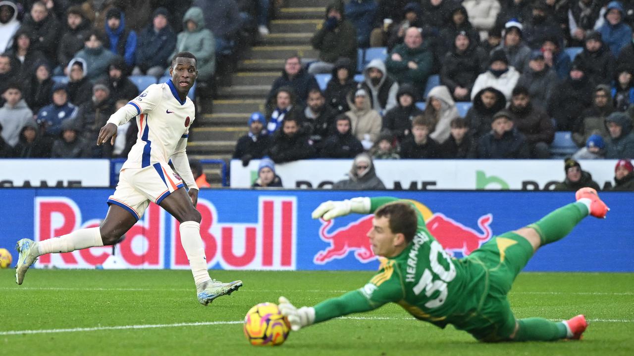 Striker Chelsea Nicolas Jackson membobol gawang Leicester di ajang Liga Inggris 2024/2025