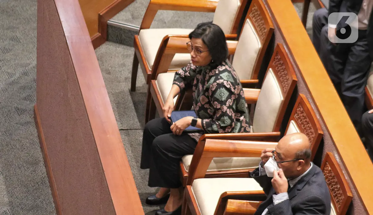 Menteri Keuangan Sri Mulyani menghadiri Rapat Paripurna DPR RI Ke-7 Masa Persidangan I Tahun Sidang 2022-2023 di kompleks Parlemen, Jakarta, Kamis (29/9/2022). Agenda rapat paripurna kali ini adalah pembicaraan tingkat II/pengambilan keputusan atas RUU tentang APBN tahun anggaran 2023. (Liputan6.com/Angga Yuniar)