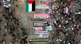 Foto udara memperlihatkan aksi demonstrasi menuntut diakhirinya serangan Israel di Jalur Gaza sebagai bagian dari protes nasional di Guadalajara, Meksiko, Selasa 7 Oktober 2025. (Ulises RUIZ/AFP)