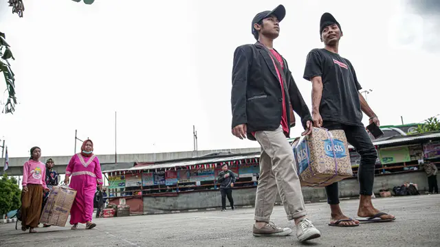 FOTO: Sebagian Pemudik Pulang Kampung Lebih Awal Hindari Puncak Arus MudikFOTO: Sebagian Pemudik Pulang Kampung Lebih Awal Hindari Puncak Arus Mudik