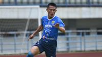 Pemain Persib, Henhen Herdiana. (Bola.com/Muhammad Faqih)