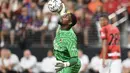 Kemampuan Mike Maignan sebagai kiper sudah tidak diragukan lagi. Dia saat ini merupakan kiper utama raksasa Italia AC Milan. Kiper berusia 29 tahun ini juga membela timnas Prancis di Euro 2024. (Candice Ward / GETTY IMAGES NORTH AMERICA / Getty Images via AFP)