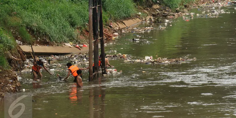 20161122-Kali-Ciliwung-Jakarta-HEL