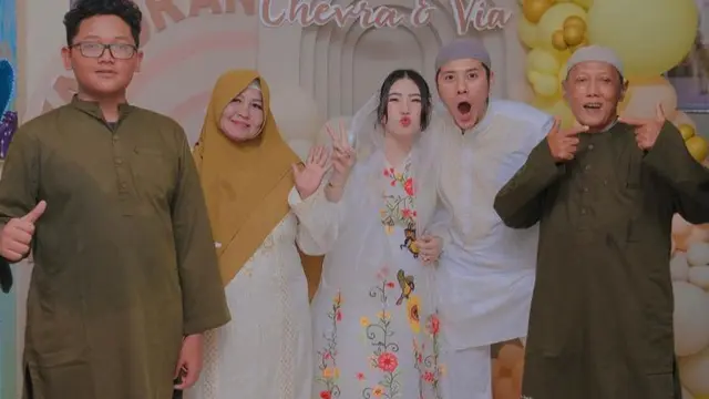 Via Vallen Tasyakuran 4 Bulan Kehamilan. [@viavallen]