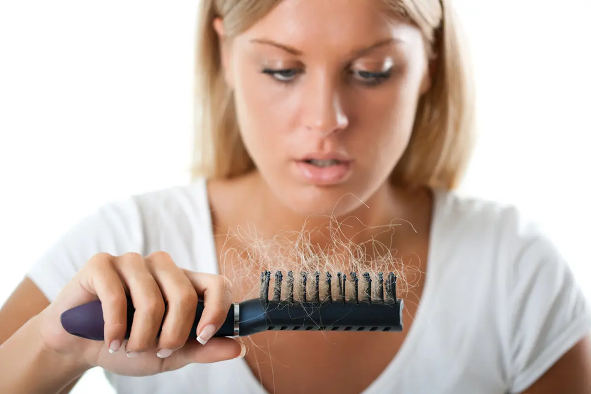 Kenapa Rambut Rontok Berlebih Meski Masih Remaja? (InezBazdar/Shutterstock)