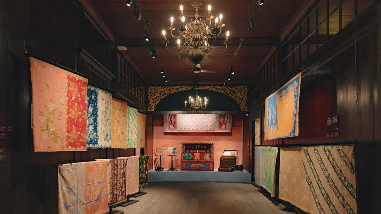 Menilik Keindahan Koleksi Batik Pesisir Berusia Lebih dari Seabad di Pameran Pasang Surut