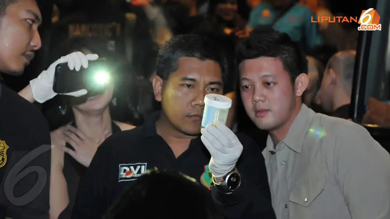 5-razia-hiburan-malam-140215c.jpg