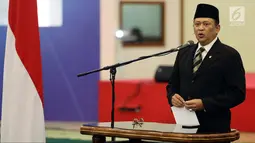 Ketua DPR Bambang Soesatyo memberi sambutan usai pelantikan Sekjen DPR Indra Iskandar di Kompleks Parlemen, Jakarta, Selasa (22/5). Pelantikan Indra Iskandar ini dipimpin langsung oleh Ketua DPR Bambang Soesatyo. (Liputan6.com/JohanTallo)