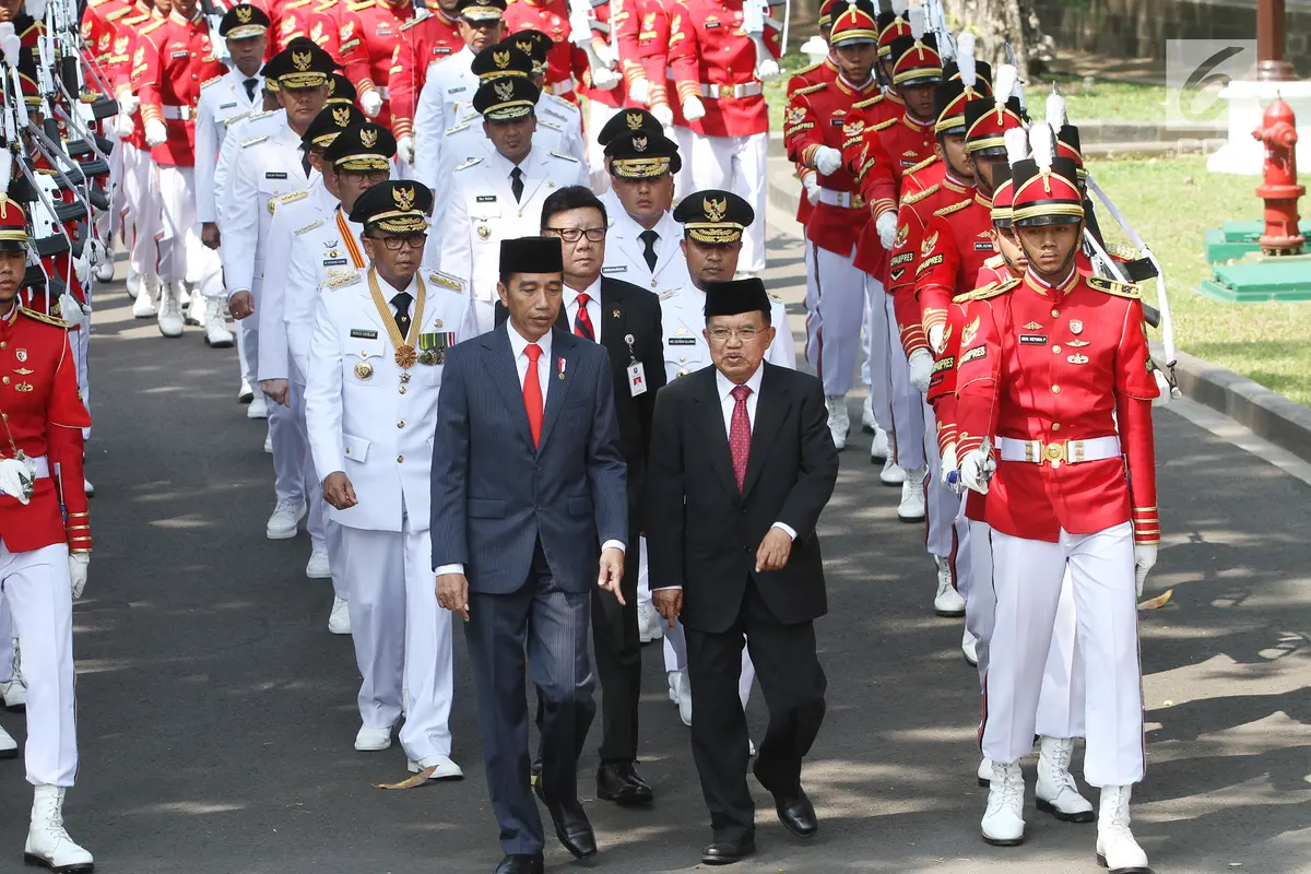 Jokowi Lantik 9 Gubernur dan Wakil Gubernur di Istana Negara