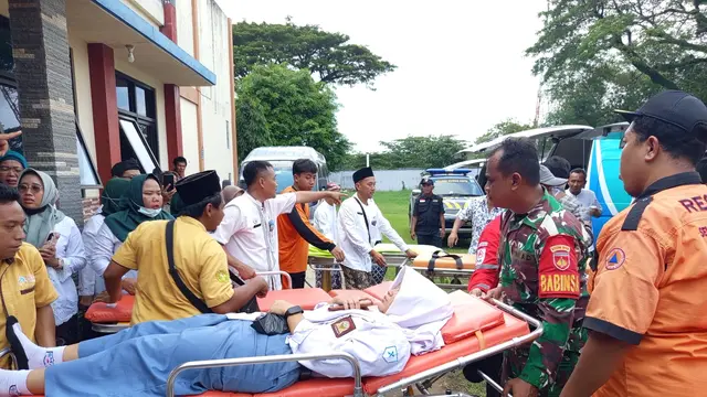 Kasus keracunan massal di SMA 2 Kudus yang menghebohkan warga