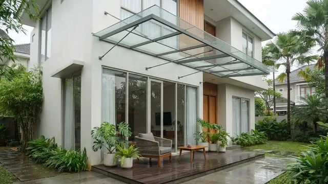 Desain Penutup Teras Transparan yang Melindungi dari Hujan Tanpa Menghalangi Cahaya