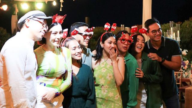 5 Potret Gisella Anastasia dan Naysila Mirdad Hadiri Dinner Natal 2022 ...