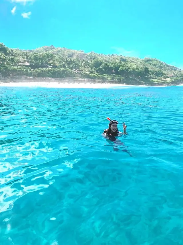 7 Potret Liburan Syahnaz Sadiqah di Sumba, Dari Snorkling Hingga Berkuda