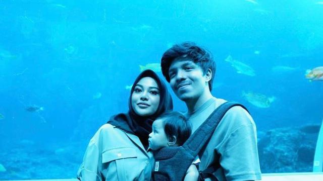 6 Potret Gaya Kompak Atta Halilintar dan Aurel Hermansyah Liburan di Singapura, Couple Goals Panutan
