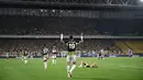 Pemain Fenerbahce, Youssef En-Nesyri melakukan selebrasi setelah mencetak gol ke gawang Feyenoord pada laga leg kedua putaran ketiga kualifikasi Liga Champions 2025/2026 di Fenerbahçe Sükrü Saracoglu Sport Complex, Istanbul, Turki, Selasa (12/08/2025) waktu setempat. (AFP/Ozan Kose)