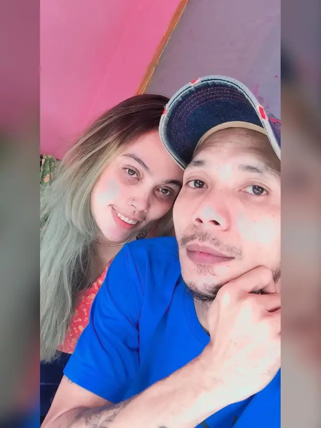 Pernah Viral, Ini 7 Potret Terbaru Norman Kamaru Bersama Istri yang Jarang Tersorot