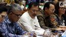 Menteri Kesehatan Terawan Agus Putranto (tengah) saat rapat dengar pendapat dengan Komisi IX DPR di Kompleks Parlemen, Jakarta, Selasa (5/11/2019). Rapat membahas polemik kenaikan iuran BPJS Kesehatan. (Liputan6.com/JohanTallo)
