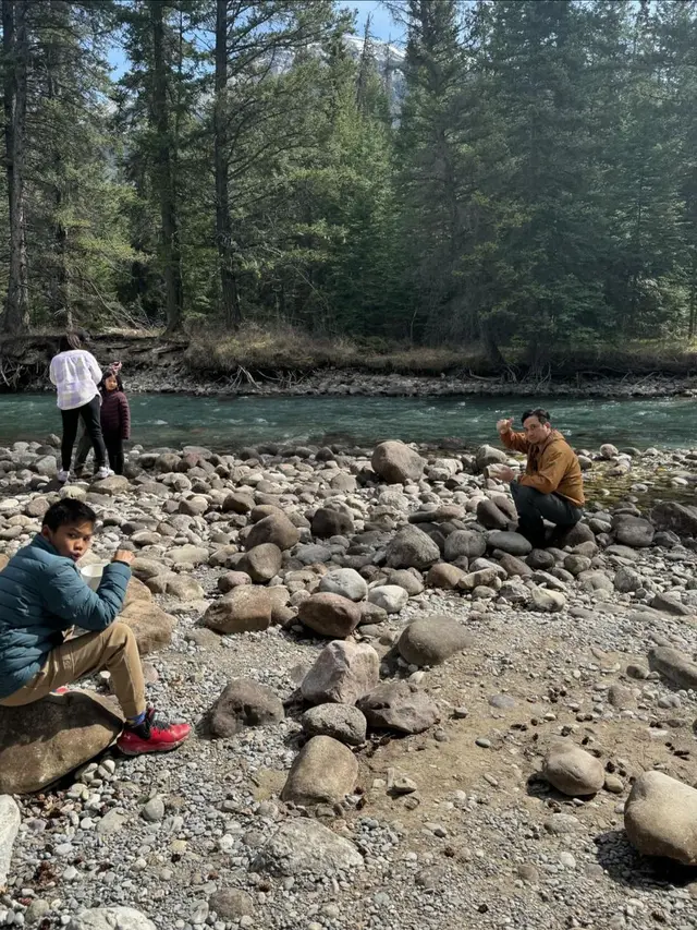 Cindy Fatikasari dan keluarga di Kanada (Instagram/cindyfatikasari18)