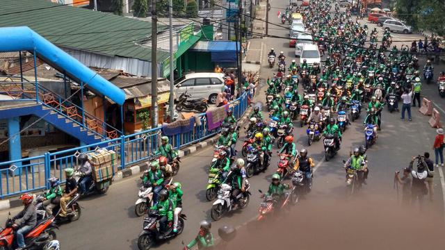 Angkot Vs Ojek Online