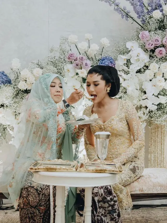 Erina Gudono saat Upacara Dulang Pungkasan