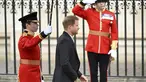 Ini menandai pertama kalinya Harry bertemu dengan ayahnya Raja Charles III, saudara laki-lakinya Pangeran William, dan anggota keluarga kerajaan lainnya sejak ia merilis buku memoar kontroversialnya 'Spare' pada bulan Januari 2023. (Toby Melville, Pool via AP)
