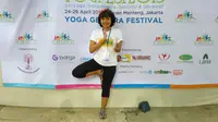 Berawal dari keinginan kuatnya untuk menurunkan berat badan, Shanti Mendera mulai belajar yoga pada 2009.