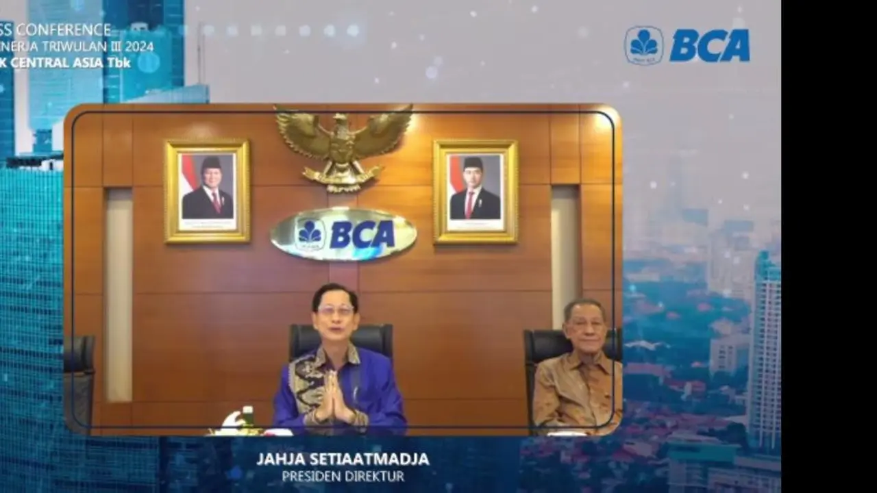 Presiden Direktur PT Bank Central Asia Tbk Jahja Setiaatmadja dalam konferensi pers Kinerja kuartal III-2024 BCA, Rabu (23/10/2024). (Tira/Liputan6.com)
