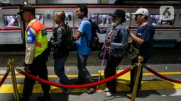 Selain itu, PT KAI Commuter juga meluncurkan kartu multi trip guna meningkatkan aksesibilitas layanan KRL untuk memenuhi hak penyandang disabilitas. (Liputan6.com/Herman Zakharia)