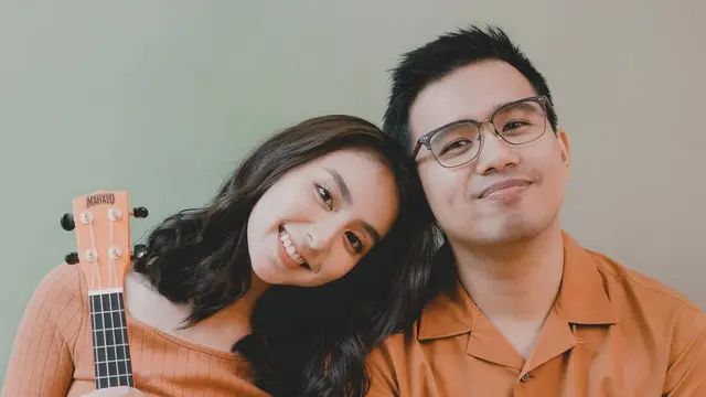 6 Momen Clairine Clay dan Joshua Herman Pakai Baju Senada, Selalu Kompak