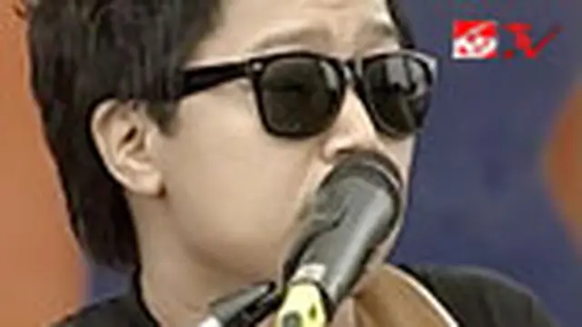 Sandhy Sondoro - Malam Biru