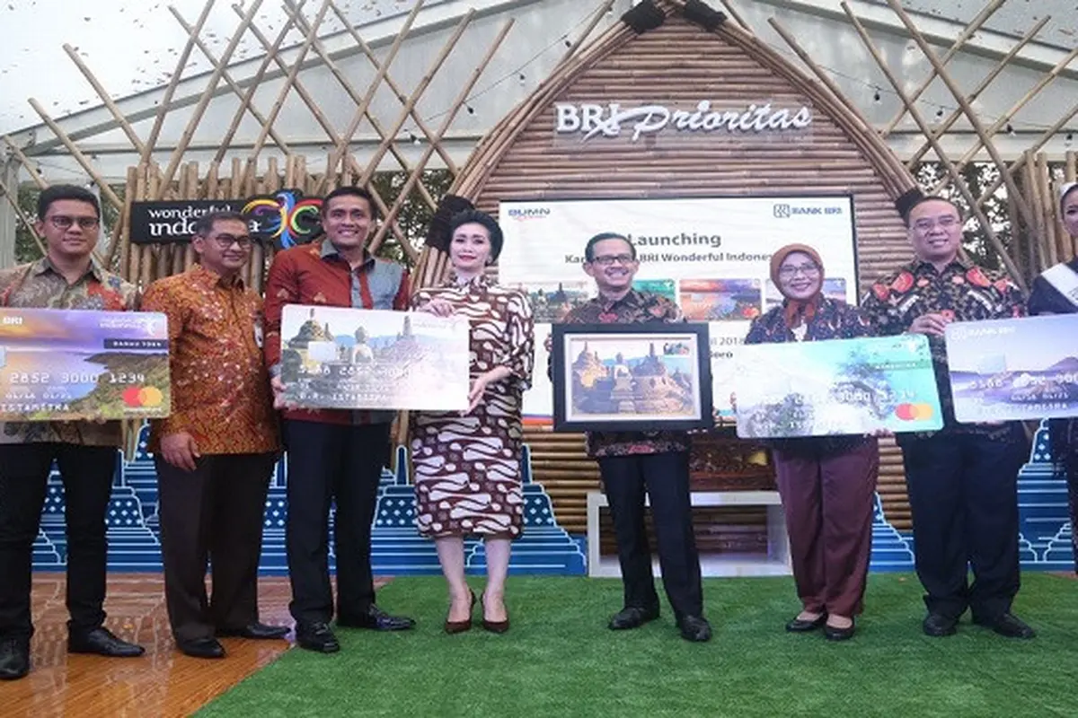 PT Bank Rakyat Indonesia (Persero) Tbk meluncurkan Kartu Kredit (Co Branding) Wonderful Indonesia di Candi Borobudur, Magelang, Jawa Tengah. (Liputan6.com/Ilyas)