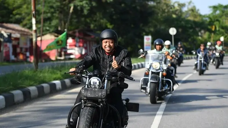 Romahurmuziy naik Harley Davidson