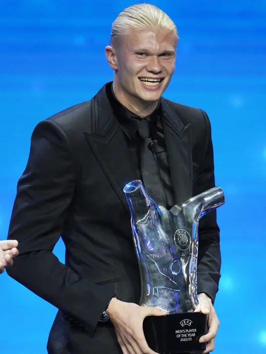 Striker Manchester City itu unggul cukup jauh dalam perolehan poin berdasarkan pemungutan suara. (AP Photo/Daniel Cole)