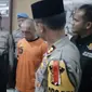 Salah satu pelaku pencabulan nampak lesu, setelah kasusnya diungkap jajaran reskrim polres Garut (Liputan6.com/Jayadi Supriadin)