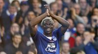 Video highlights berisi gol di Premier League pekan ke-11, Sabtu (31/10/2015). Arouna Kone membuat hattrick saat Everton vs Sunderland 6-2.