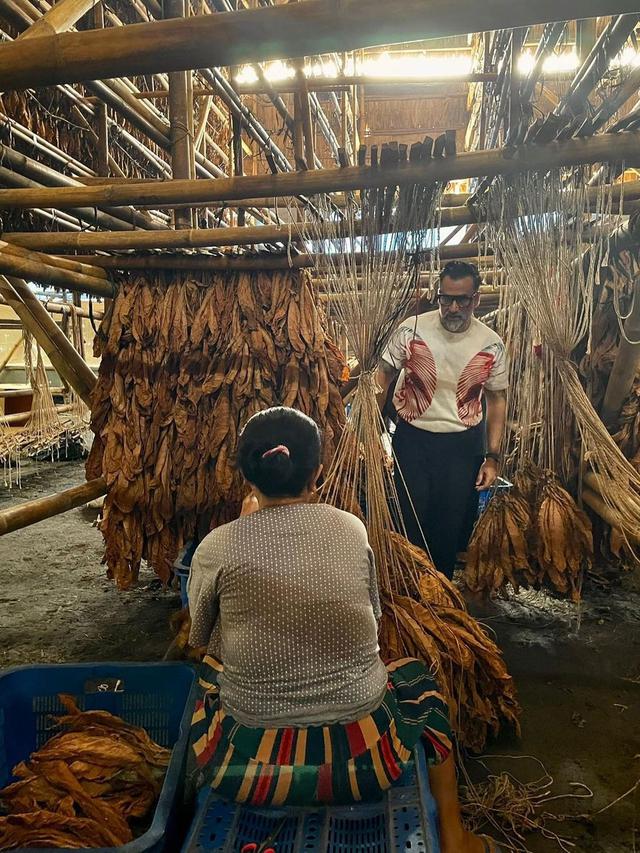 Jeremy Thomas Jadi Petani Tembakau