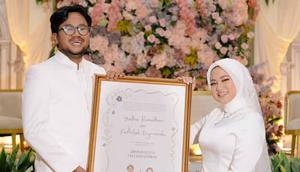 Yudha Keling menikah dengan Fadhilah Eryananda, psikolog klinis UI berpengalaman sejak 2020 yang fokus pada trauma dan relasi sehat. (instagram.com/yudhakhel)