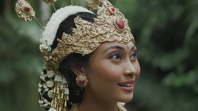 7 Potret Novia Bachmid Sepupu Irfan Bachdim Pakai Baju Adat, Banjir Pujian