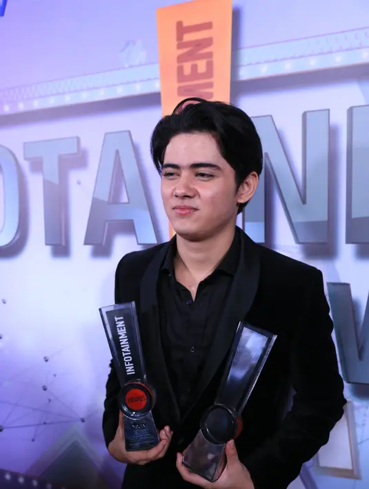 Aktor 20 tahun itu tidak bisa menyembunyikan kegembiraannya. Tidak lupa ia juga mengucap syukur dan terima kasihnya pada stasiun SCTV. (Adrian Putra/Bintang.com)