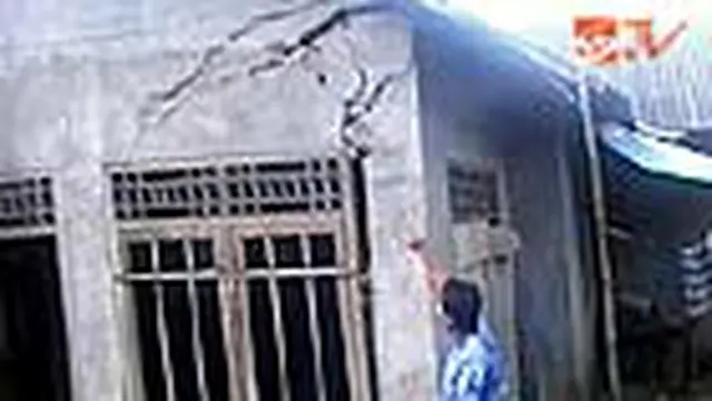 Rumah dan Tanah Retak akibat Hujan