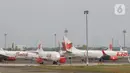Sejumlah pesawat maskapai penerbangan terparkir di Bandara Soekarno Hatta, Tangerang, Senin (6/7/2020). Permintaan maskapai tersebut agar kembali terciptanya keseimbangan terhadap tingkat permintaan dari penumpang. (Liputan6.com/Angga Yuniar)