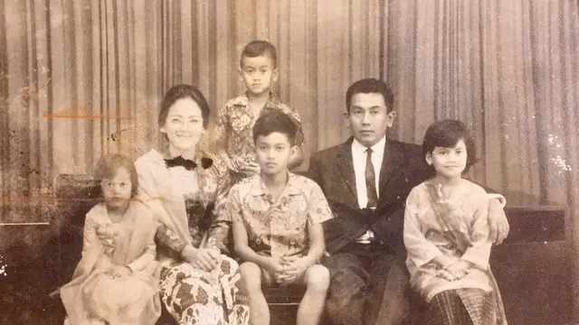 6 Momen Kedekatan Dian Sastro Bareng Orang Tua, Harmonis Meski Beda Agama
