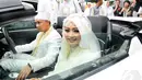 Nuri Maulida dan sang suami  meninggalkan tempat acara menggunakan mobil Lamborghini, Jakarta, Minggu (9/11/2014). (Liputan6.com/Panji Diksana) 