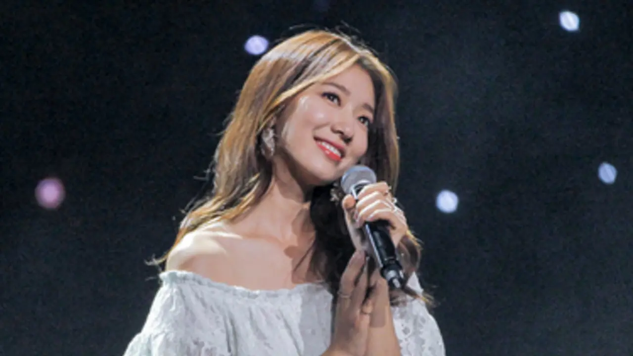 Park Shin Hye Bak Seorang Dewi saat Sapa Fans di Tiongkok